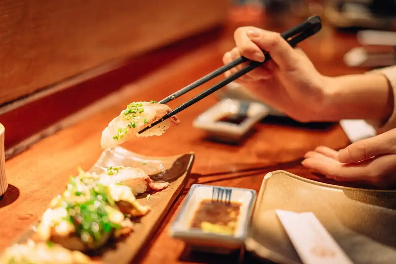 eating-sushi